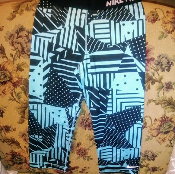 Nike Pro crop spandex - Picture 1 of 3